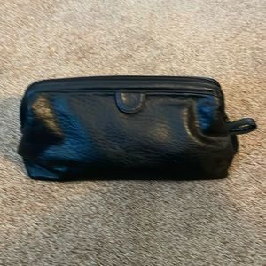 VTG Men’s faux leather zip up toiletry bag